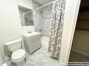 1572 Tremont St, Unit 1 in Boston, MA - Foto de edificio - Building Photo