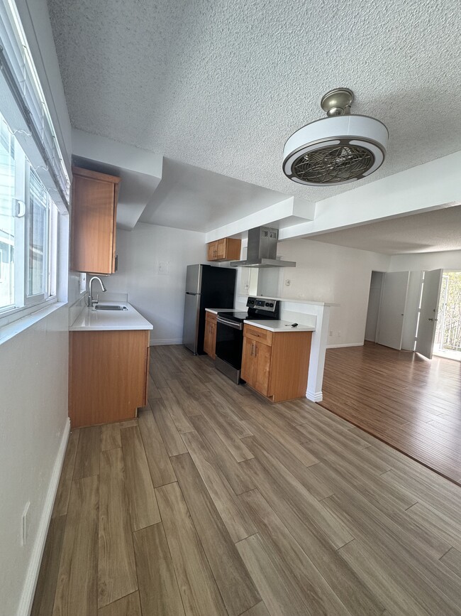 1310 Agate St, Unit C in Redondo Beach, CA - Foto de edificio - Building Photo