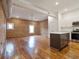 3233 O'Donnell St in Baltimore, MD - Building Photo