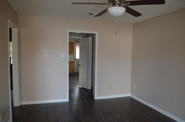 905 Crymes Ln-Unit -Unit B - Make Ready Process in Harker Heights, TX - Building Photo - Building Photo