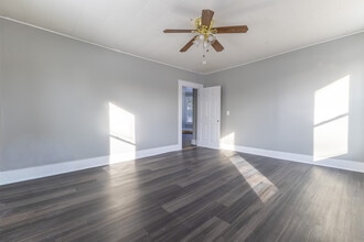 44 Olive St, Unit 1 in Clinton, MA - Foto de edificio - Building Photo