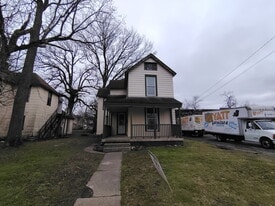 925 W 5th St, Unit 3 in Anderson, IN - Building Photo
