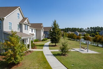 Basswood Landing Apartments in Savannah, GA - Foto de edificio - Building Photo