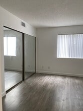 Swan Court Apartments in North Hollywood, CA - Building Photo - Building Photo