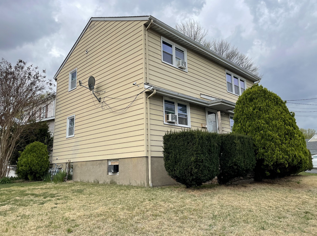 4 Bank St in Elmwood Park, NJ - Building Photo - Building Photo