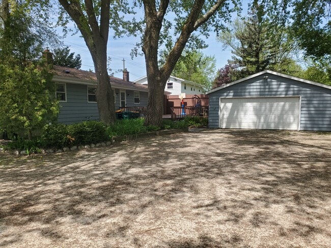 550 N Mill St in Saukville, WI - Building Photo - Building Photo