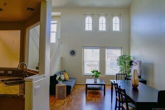10488 Hollingsworth Way, Unit #192 in San Diego, CA - Foto de edificio - Building Photo