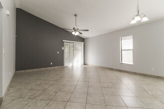 9782 Piney Point Cir in Orlando, FL - Building Photo - Building Photo