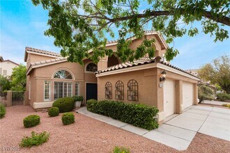 2213 Starline Meadow Pl in Las Vegas, NV - Building Photo - Building Photo