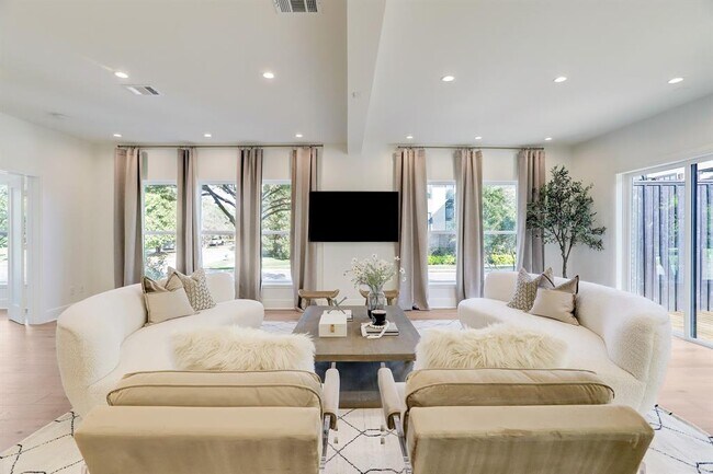 property at 1601 Bonnie Brae St