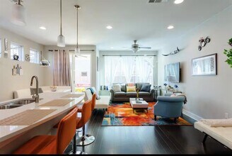 807 E 16th St in Austin, TX - Building Photo - Building Photo