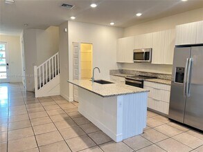 15861 NW 90th Ct in Miami Lakes, FL - Building Photo - Building Photo