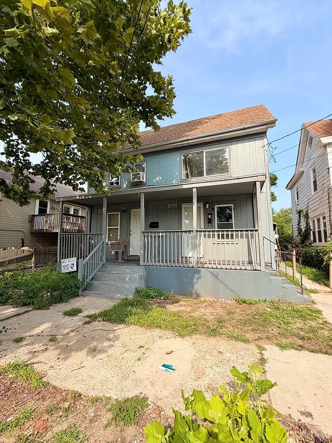 property at 909 N 3rd St