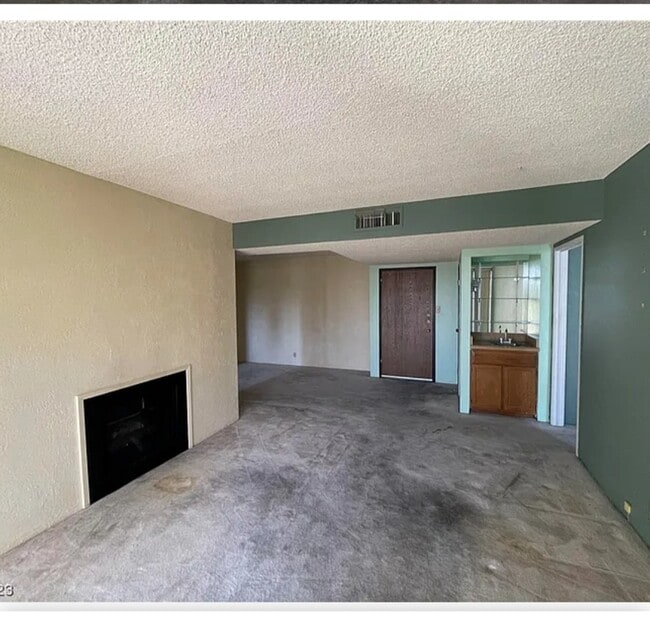 750 S Royal Crest Cir, Unit 356 in Las Vegas, NV - Building Photo - Building Photo