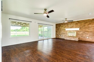 438 Wellshire Dr in West Columbia, TX - Building Photo - Building Photo