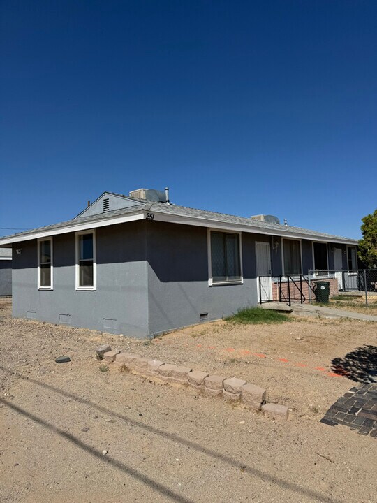 251 Juniper St in Barstow, CA - Building Photo