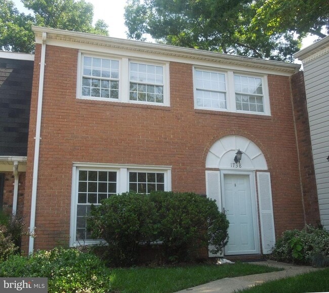property at 1738 Farmington Ct