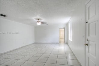3001 NW 102nd St in Miami, FL - Building Photo - Building Photo