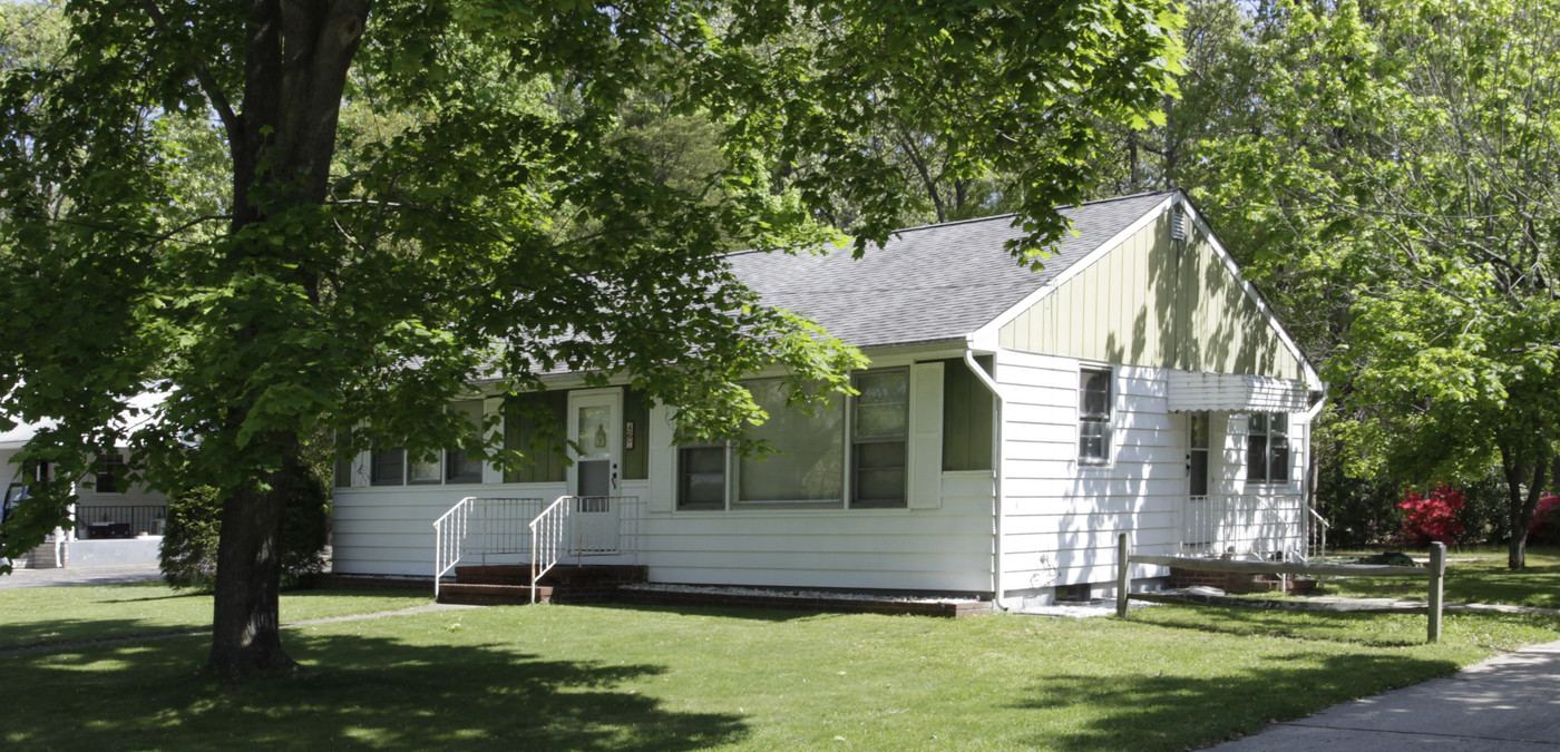 467 Cedar Ln in Millville, NJ - Building Photo