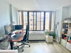 445 5th Ave, Unit 18G in New York, NY - Building Photo - Building Photo