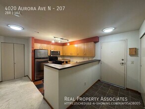 4020 Aurora Ave N in Seattle, WA - Building Photo - Building Photo