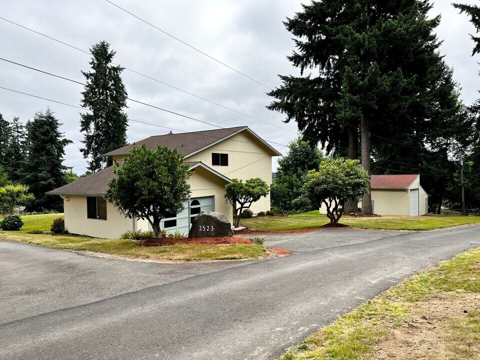 2523 NE William E Sutton Rd in Bremerton, WA - Building Photo