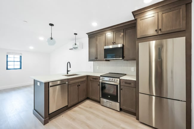 126 Adelaide Ave