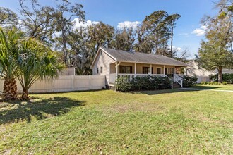 1424 Lewis St in Fernandina Beach, FL - Building Photo - Building Photo