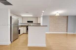 3000 Coral Way, Unit 513 in Coral Gables, FL - Building Photo