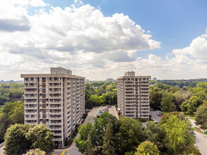 50 Inverlochy Blvd in Markham, ON - Building Photo - Building Photo