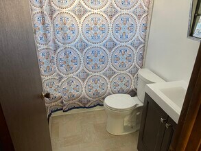 1320 Getzelman Dr, Unit 3 in Elgin, IL - Building Photo - Building Photo