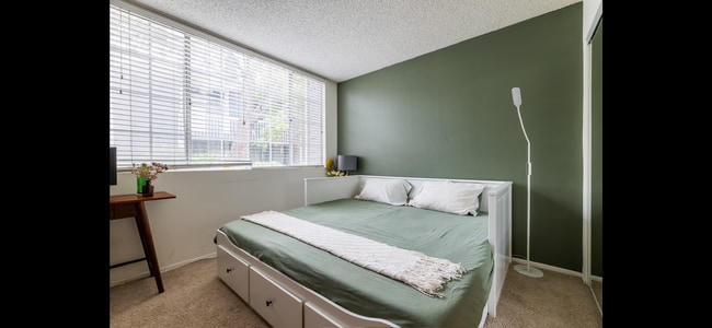 25335 Pine Creek Ln, Unit 25335 pine creek in Wilmington, CA - Building Photo - Building Photo