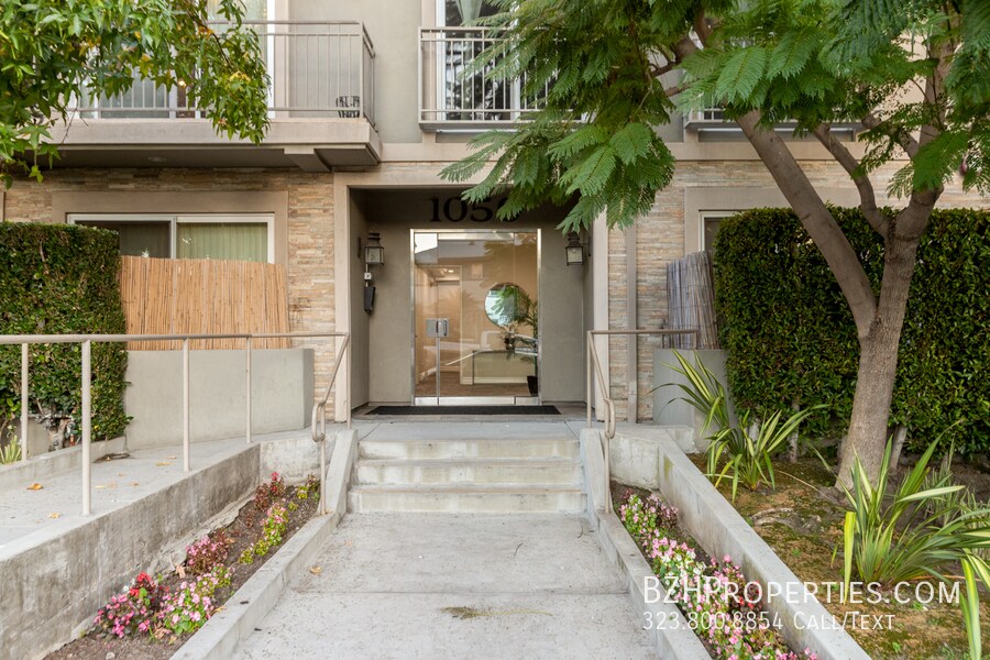 1052 S Holt Ave-Unit -305 in Los Angeles, CA - Foto de edificio