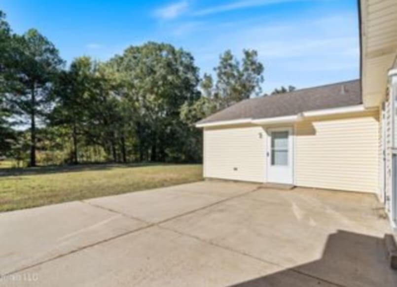 140 Embry Rd, Unit #1 in Byhalia, MS - Building Photo