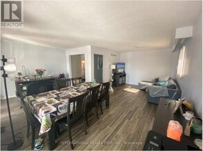 43 Quaker Ridge Rd in Vaughan, ON - Building Photo - Building Photo