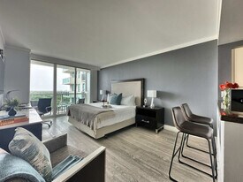 2889 McFarlane Rd in Miami, FL - Building Photo