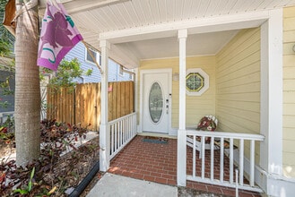 402 S Willow Ave, Unit A in Tampa, FL - Foto de edificio - Building Photo