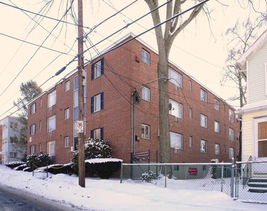 Ward Place in Hartford, CT - Building Photo