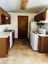 814 Windwood Dr in Junction City, KS - Building Photo - Building Photo