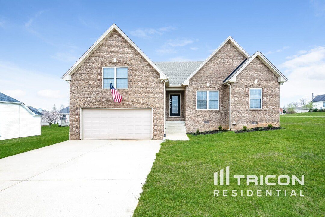 202 Brandywine Ln in Springfield, TN - Building Photo