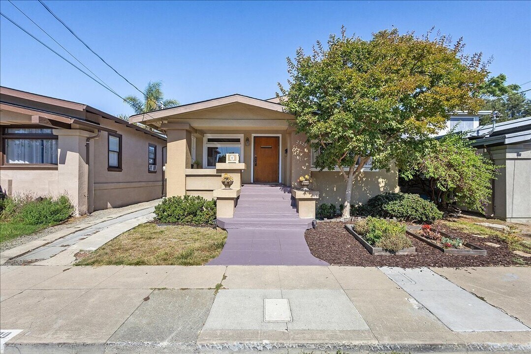 2529 Noble Ave in Alameda, CA - Building Photo