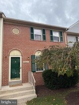 8625 Point of Woods Dr in Manassas, VA - Building Photo