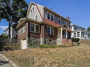 1411 Quincy Shore Dr in Quincy, MA - Building Photo - Building Photo