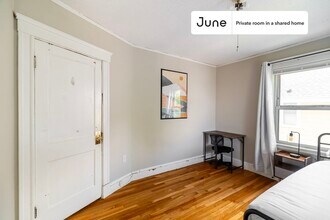 Room in Shared 4 bed/1 bath home in Somerville, MA - Building Photo - Building Photo