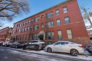 2013 W Concord Pl in Chicago, IL - Building Photo