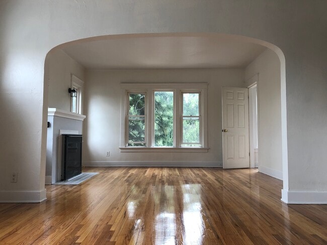 1842 Mariposa Ave in Los Angeles, CA - Building Photo - Building Photo