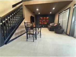 6259 NW 171st St in Hialeah, FL - Foto de edificio - Building Photo