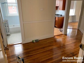 1350 Commonwealth Ave, Unit 19 in Boston, MA - Building Photo - Building Photo