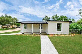 501 Schilling Ave in Baytown, TX - Building Photo - Building Photo