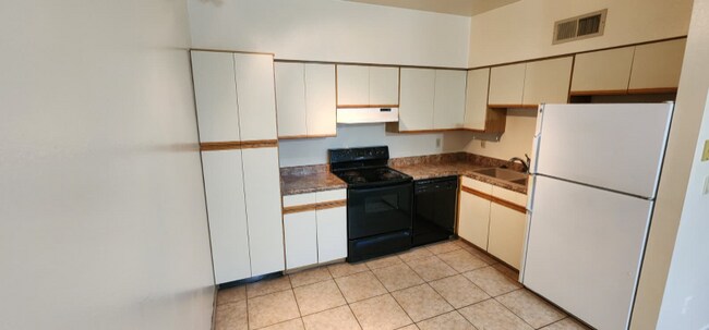 1041 N Mesa Dr in Mesa, AZ - Foto de edificio - Building Photo